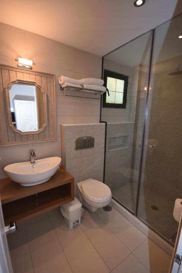Callisto Beach Hotel เลียปาเดส ภายนอก รูปภาพ