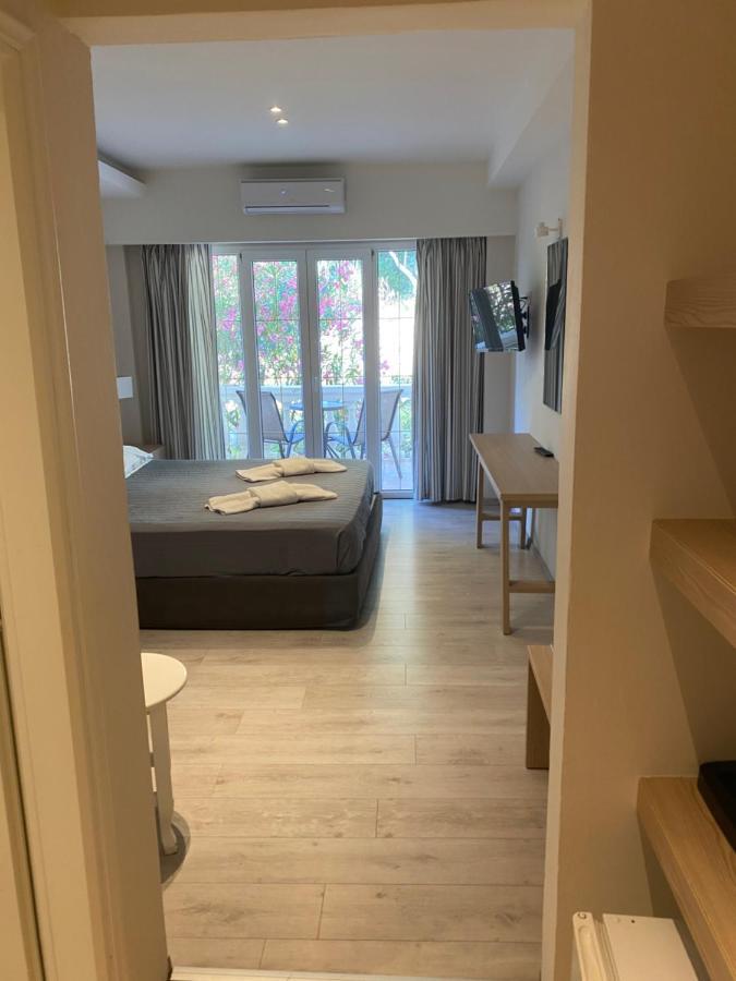 Callisto Beach Hotel เลียปาเดส ภายนอก รูปภาพ